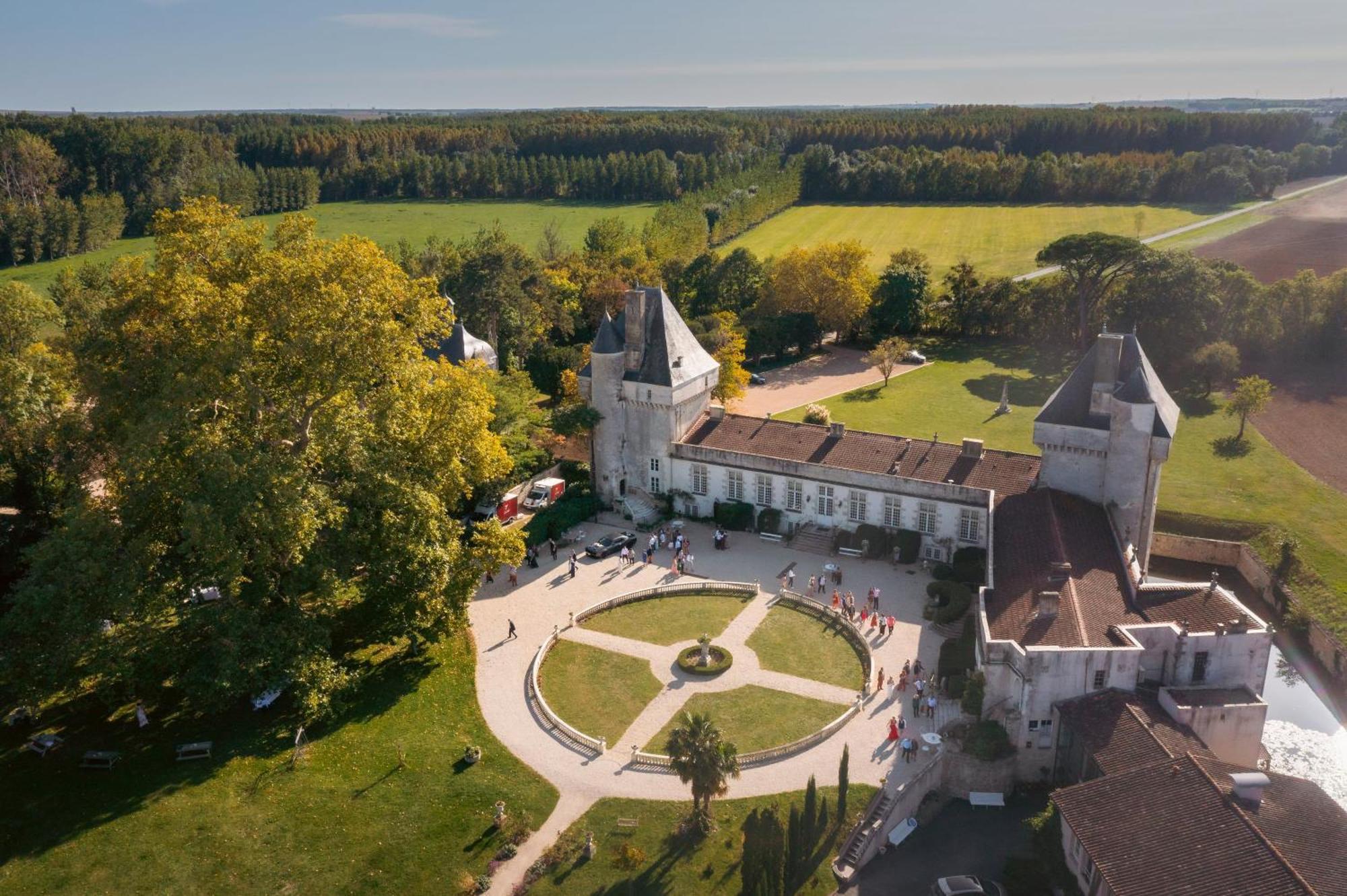 Chateau De Mornay Saint-Pierre-de-l'Isle Exterior foto